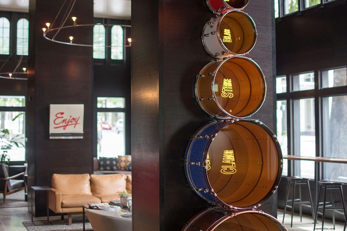 Hotel Max Seattle: Warhol Art & Nirvana Vibes in Vibrant Downtown