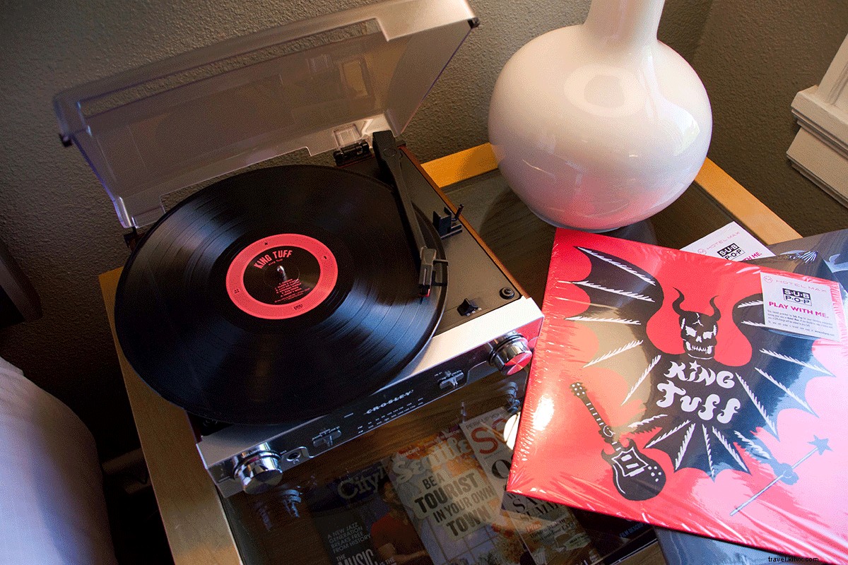 Hotel Max Seattle: Warhol Art & Nirvana Vibes in Vibrant Downtown