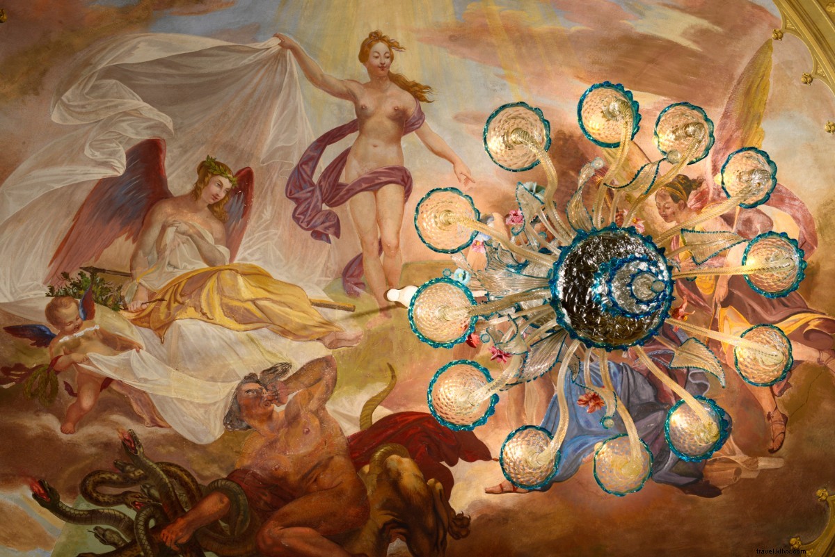 Embrace Italian Modernism: Stylish Guide to Florence Fashion and Travel