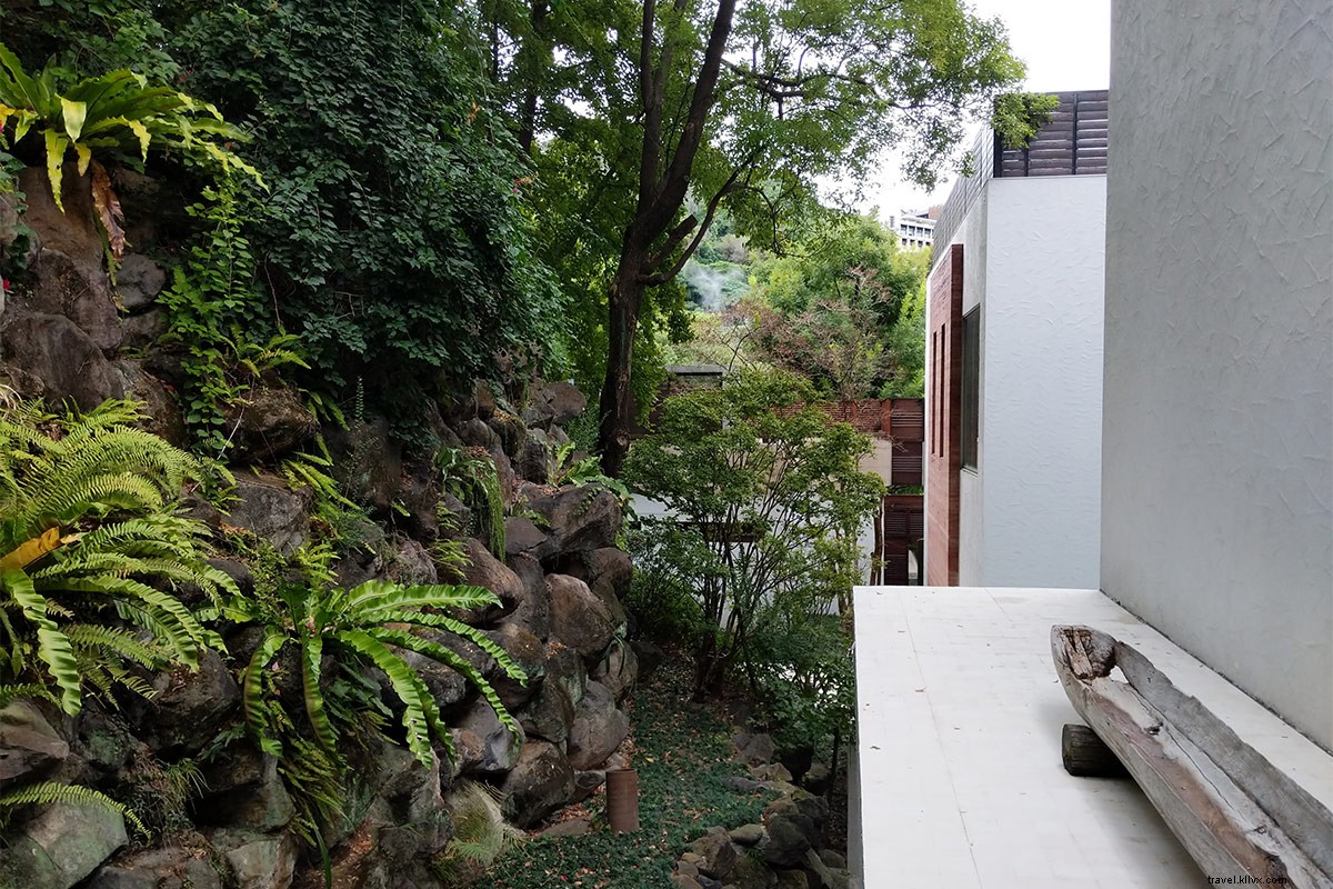 Fringe Benefits of Taipei: Explore City Limits and Beyond