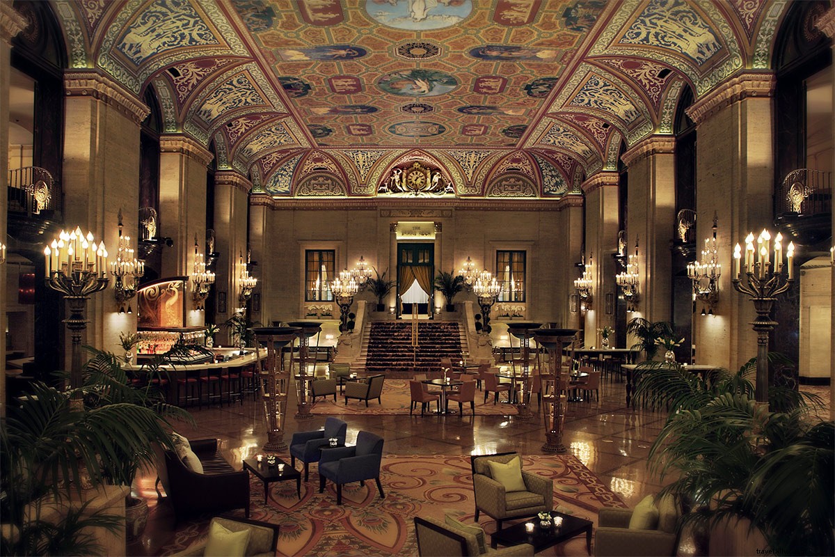 Step Back in Time: Explore Chicago s Oldest Hotel, Palmer House Hilton