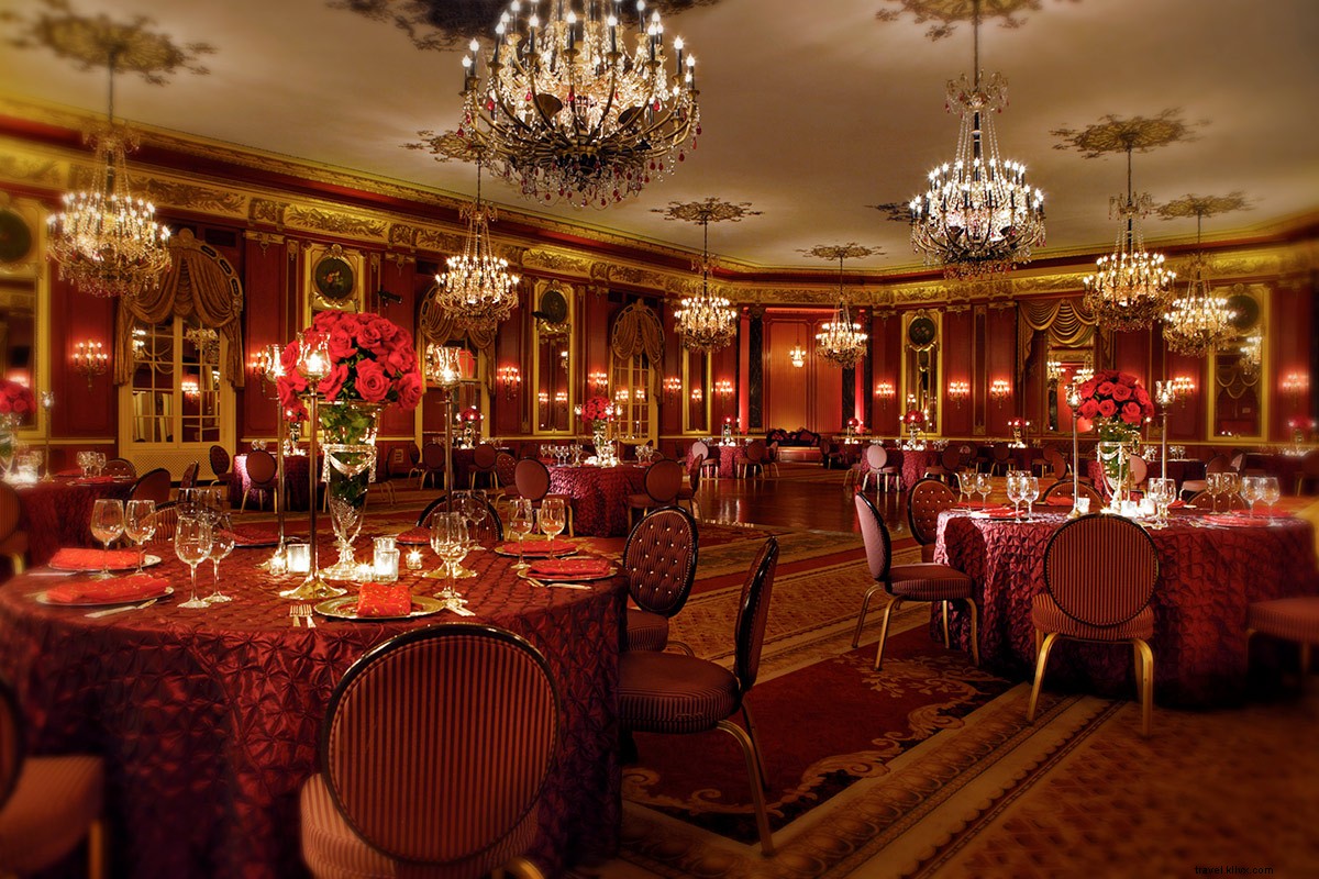 Step Back in Time: Explore Chicago s Oldest Hotel, Palmer House Hilton