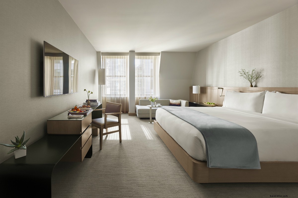 The Knickerbocker Hotel: Elegant Retreat in Bustling Times Square