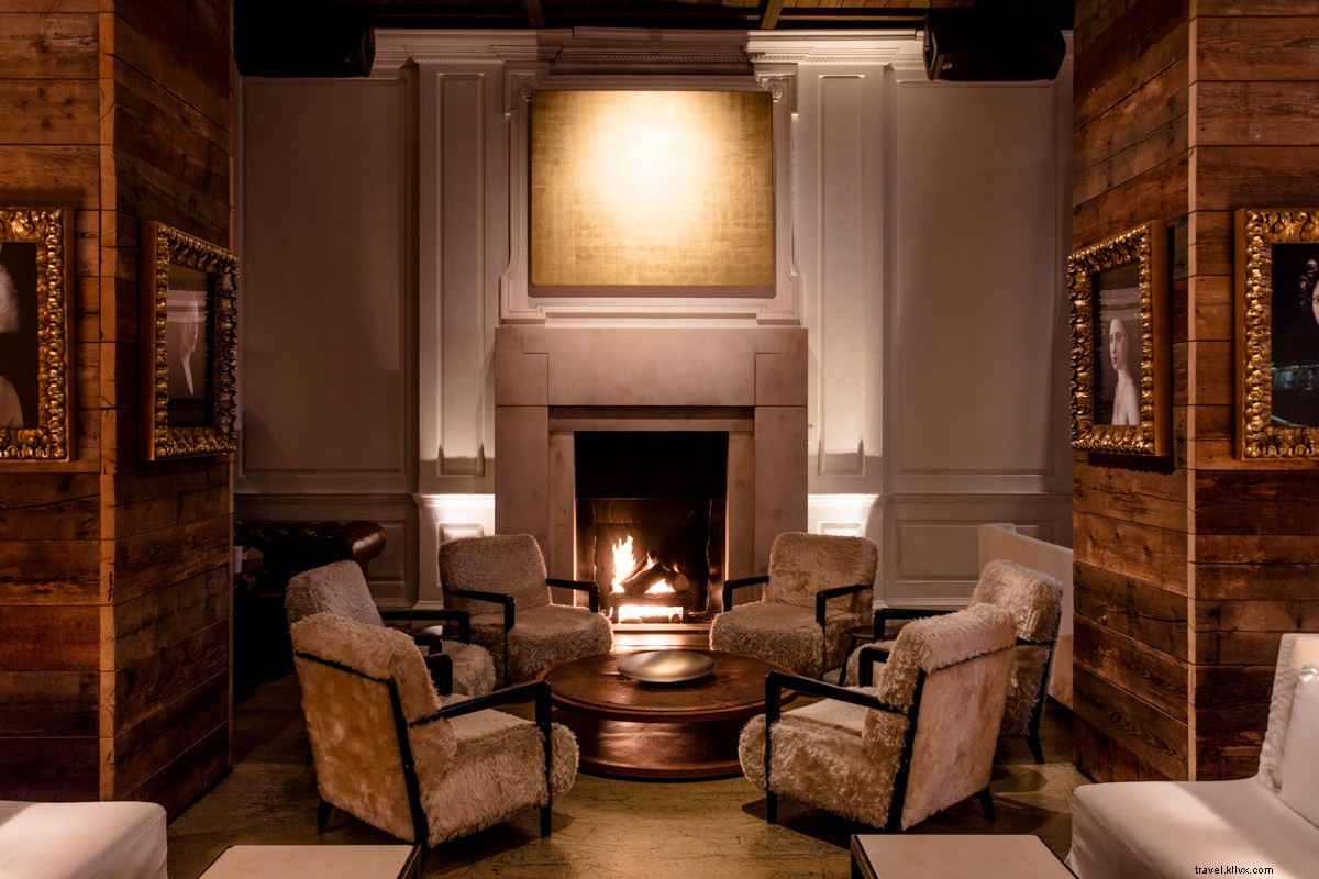 Ambassador Chicago: Affordable Historic Luxury in Chicago s Gold Coast