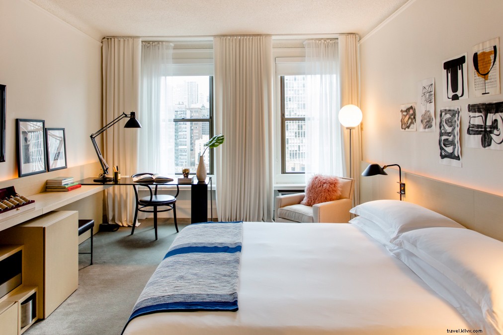 Ambassador Chicago: Affordable Historic Luxury in Chicago s Gold Coast