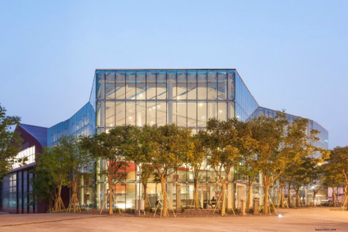 Why Renowned Designer Tadashi Shoji Can t Resist Shanghai s Creative Allure