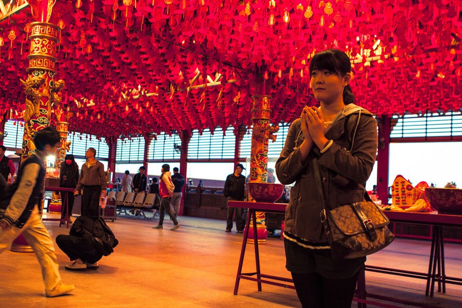 Expert Guide: How to Seek Your Fortune from Buddha in Taiwan s Temples