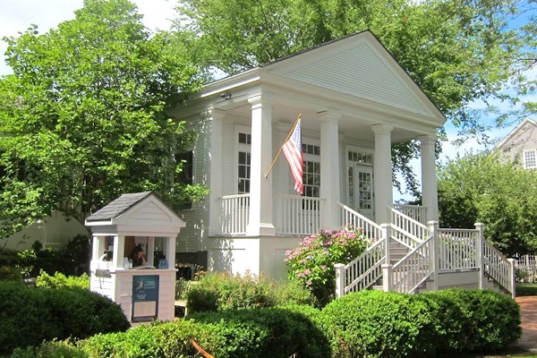 Discover the Legendary Atheneum Library: Nantucket s Paradise for Book Lovers