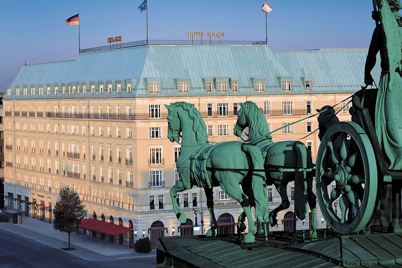 Bridging Gaps with Cake: A Solo Birthday at Berlin s Iconic Hotel Adlon