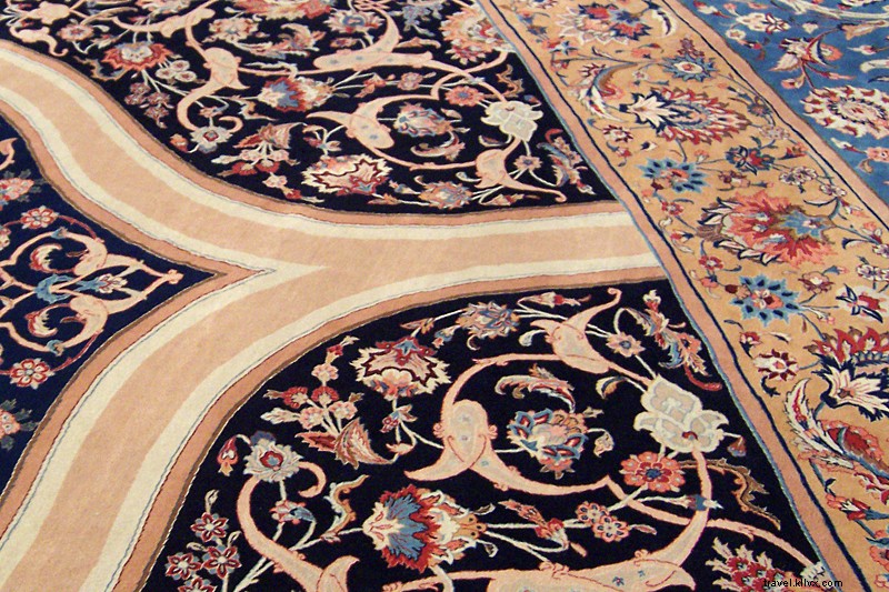 Discover the Majestic Sultan Qaboos Grand Mosque in Muscat, Oman