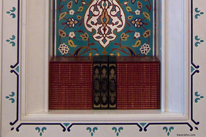 Discover the Majestic Sultan Qaboos Grand Mosque in Muscat, Oman