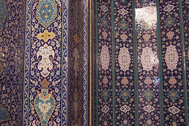 Discover the Majestic Sultan Qaboos Grand Mosque in Muscat, Oman