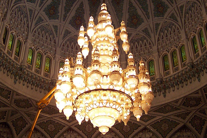 Discover the Majestic Sultan Qaboos Grand Mosque in Muscat, Oman