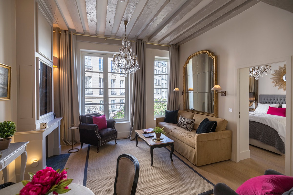 Charming Parisian Pied-à-Terre on Historic Île de la Cité: Perfect Rental Stay