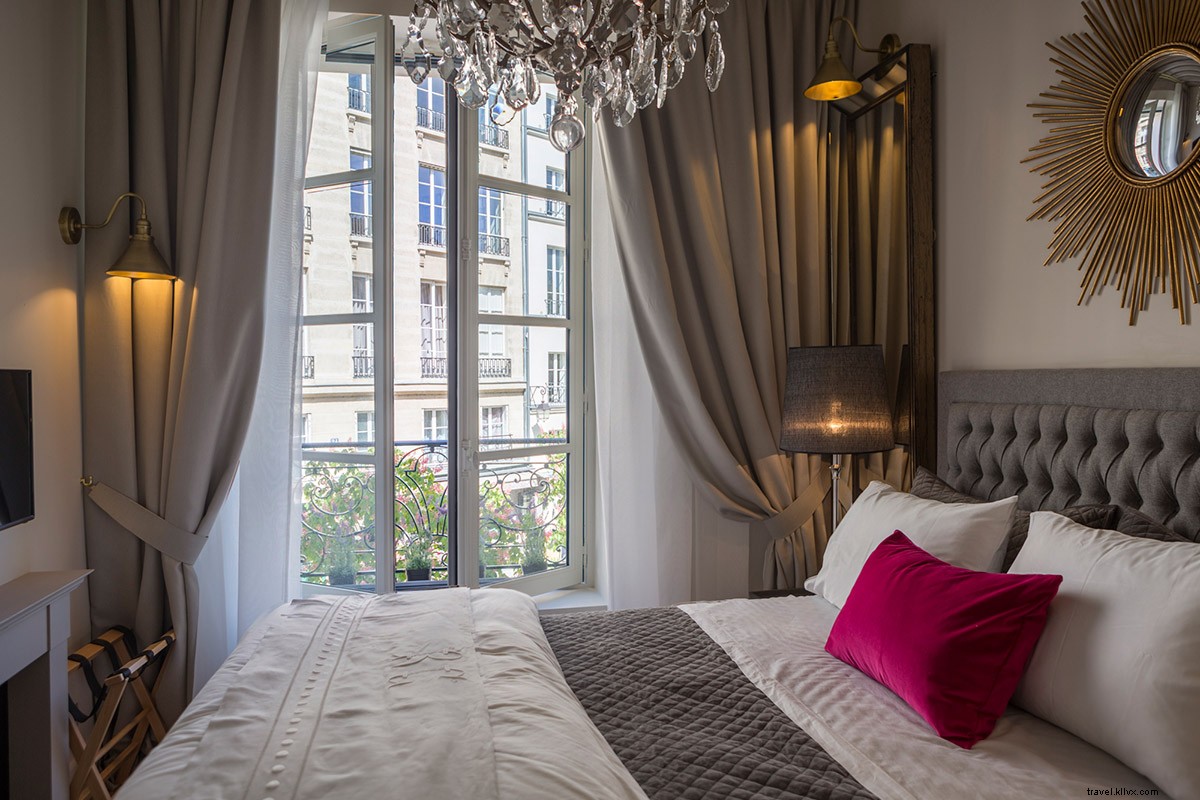 Charming Parisian Pied-à-Terre on Historic Île de la Cité: Perfect Rental Stay