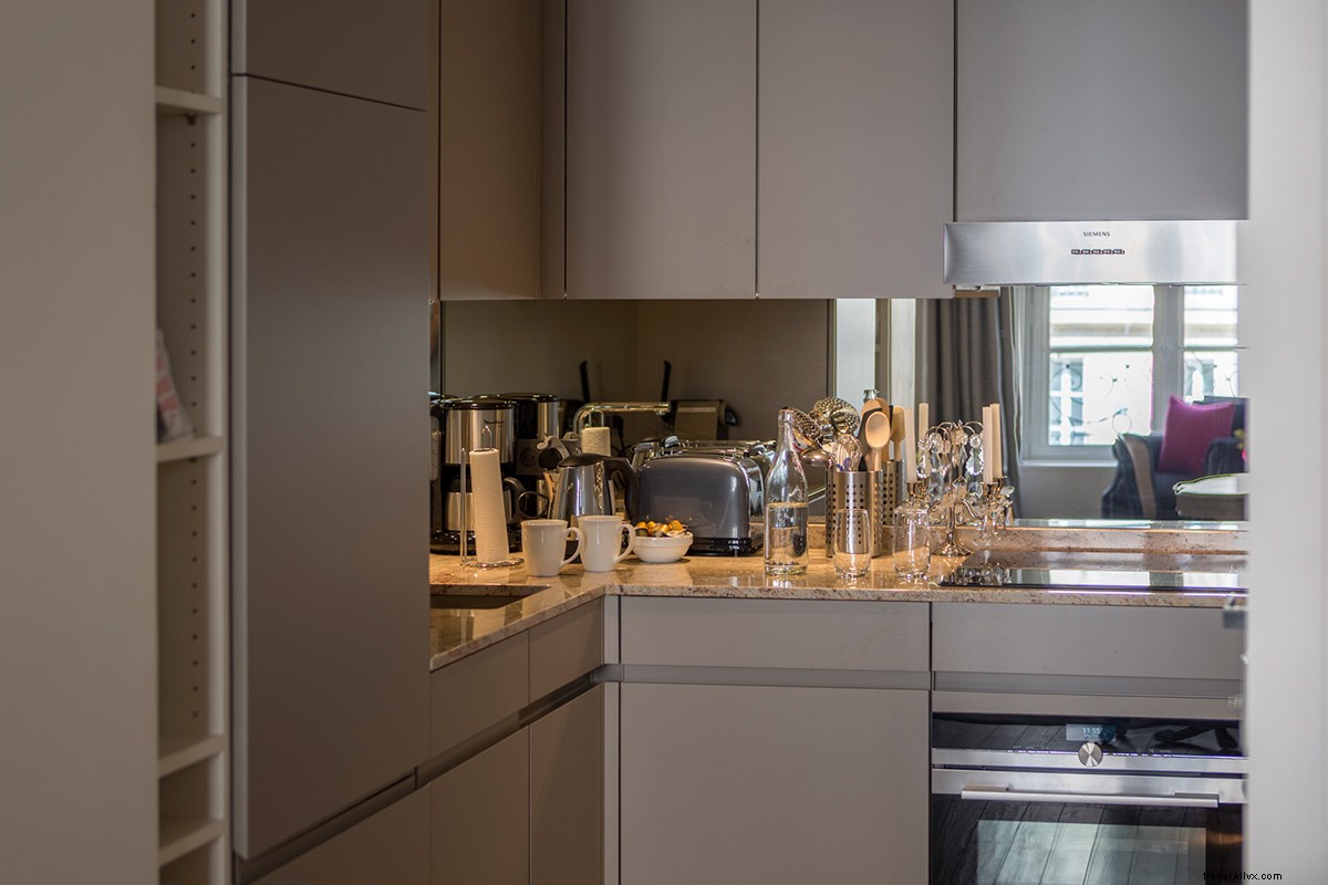 Charming Parisian Pied-à-Terre on Historic Île de la Cité: Perfect Rental Stay