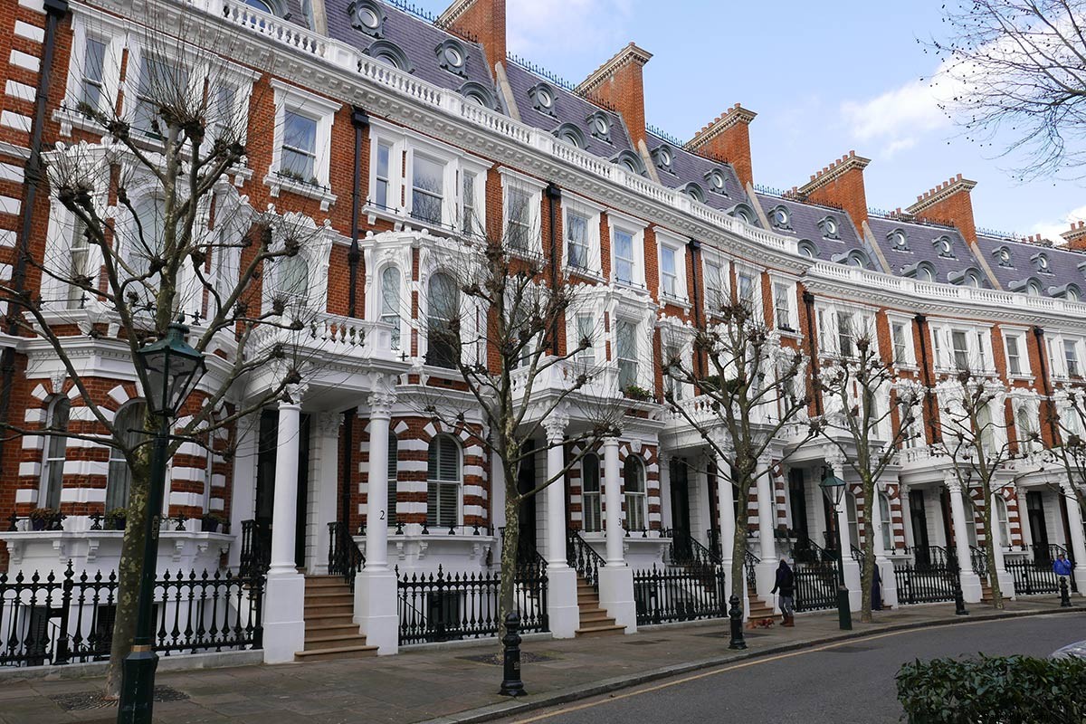 A Pedestrian s Guide to Kensington: London s Royal Playground