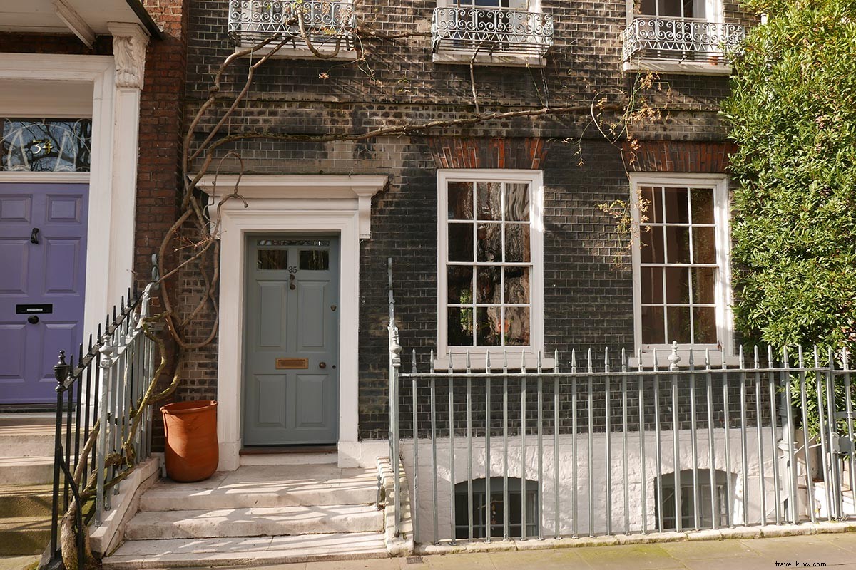 A Pedestrian s Guide to Kensington: London s Royal Playground