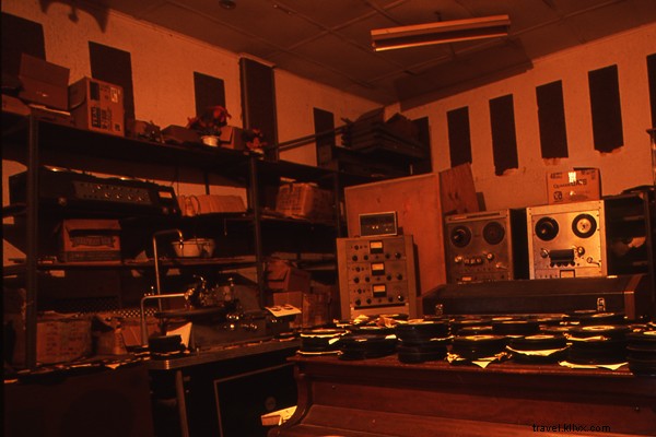 Discover Authentic Reggae Tones and Vibes in Jamaica s Music Scene