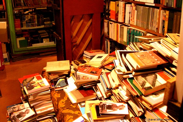 Hemingway s Paris: Iconic Literary Haunts and Must-Visit Spots