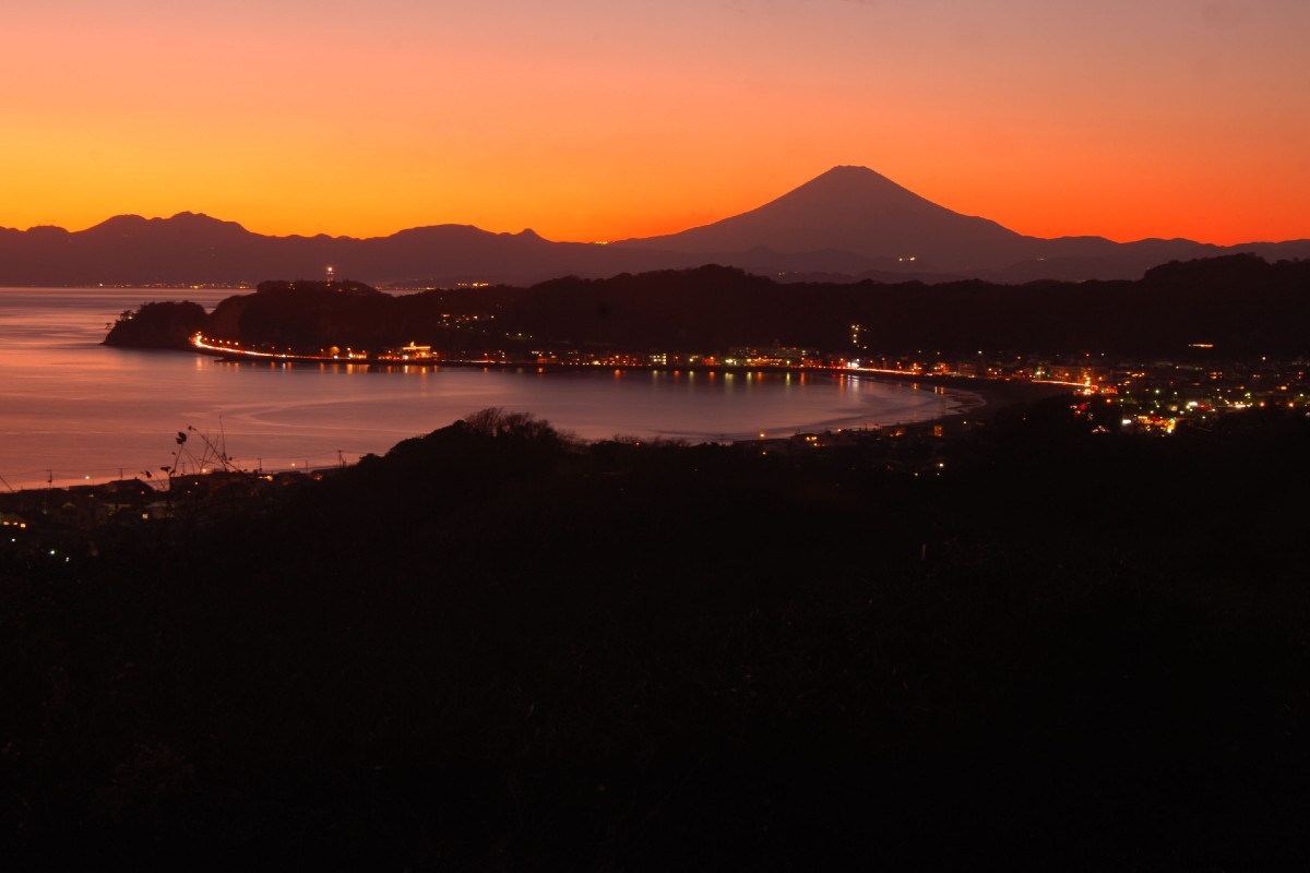 Train Journey from Tokyo: Discover the Great Buddha, Sparkling Lakes & Mt. Fuji Up Close