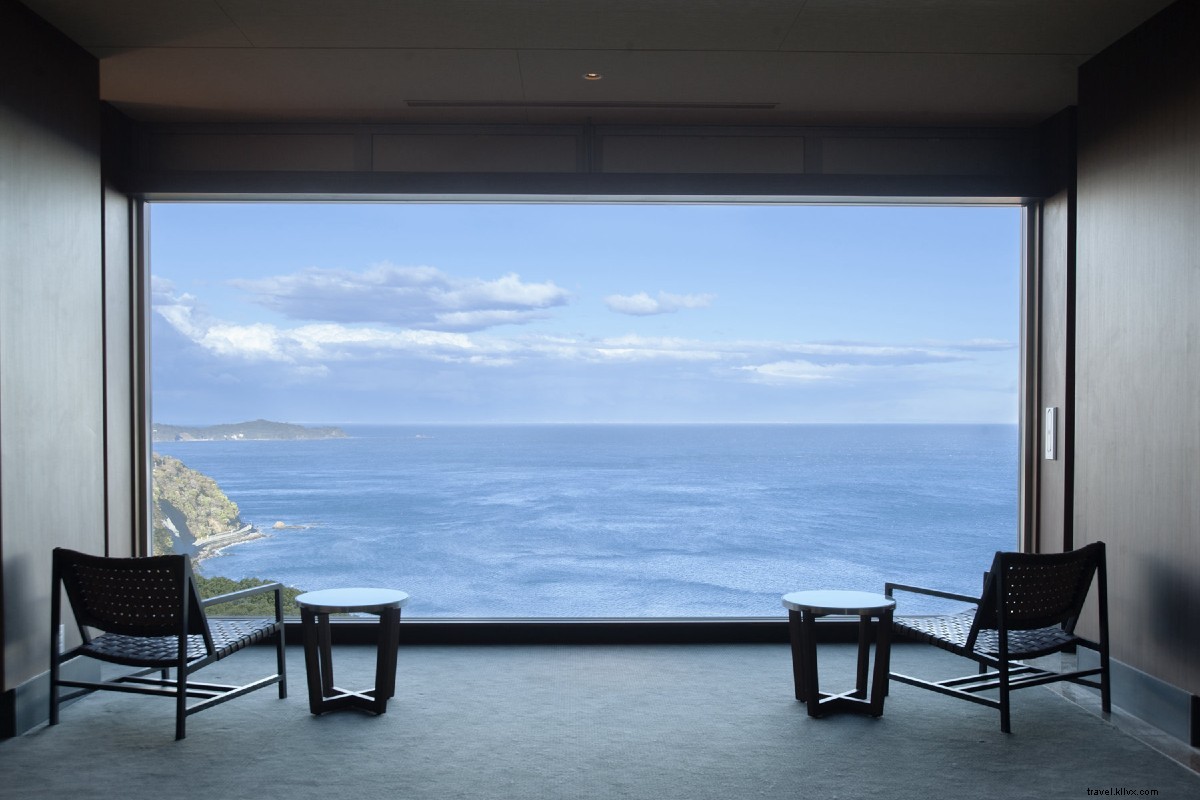 Train Journey from Tokyo: Discover the Great Buddha, Sparkling Lakes & Mt. Fuji Up Close