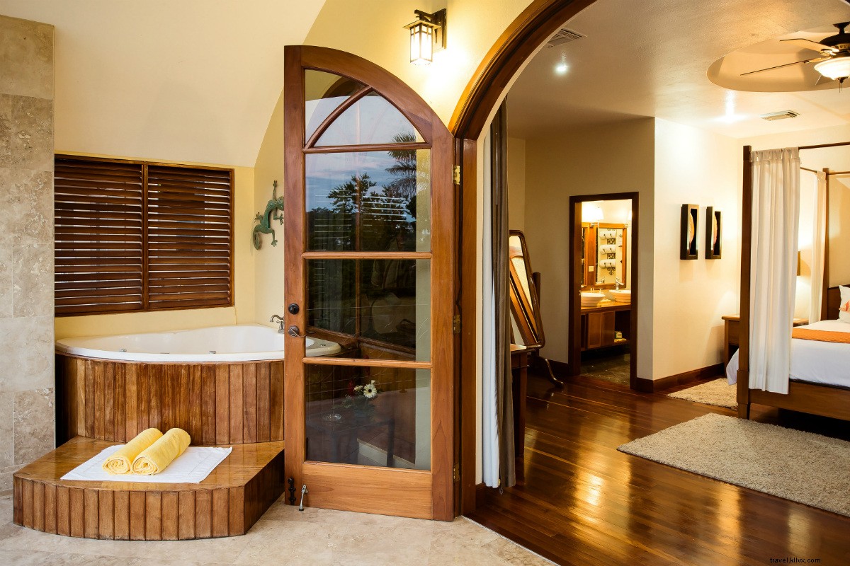 Luxury Jungle Retreat in Belize: Jacuzzi Suites & Gourmet Steakhouse