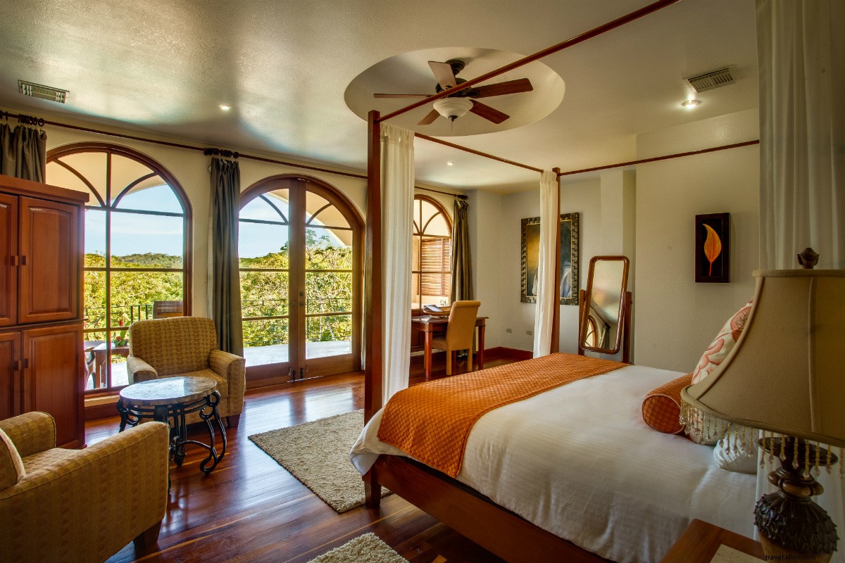 Luxury Jungle Retreat in Belize: Jacuzzi Suites & Gourmet Steakhouse