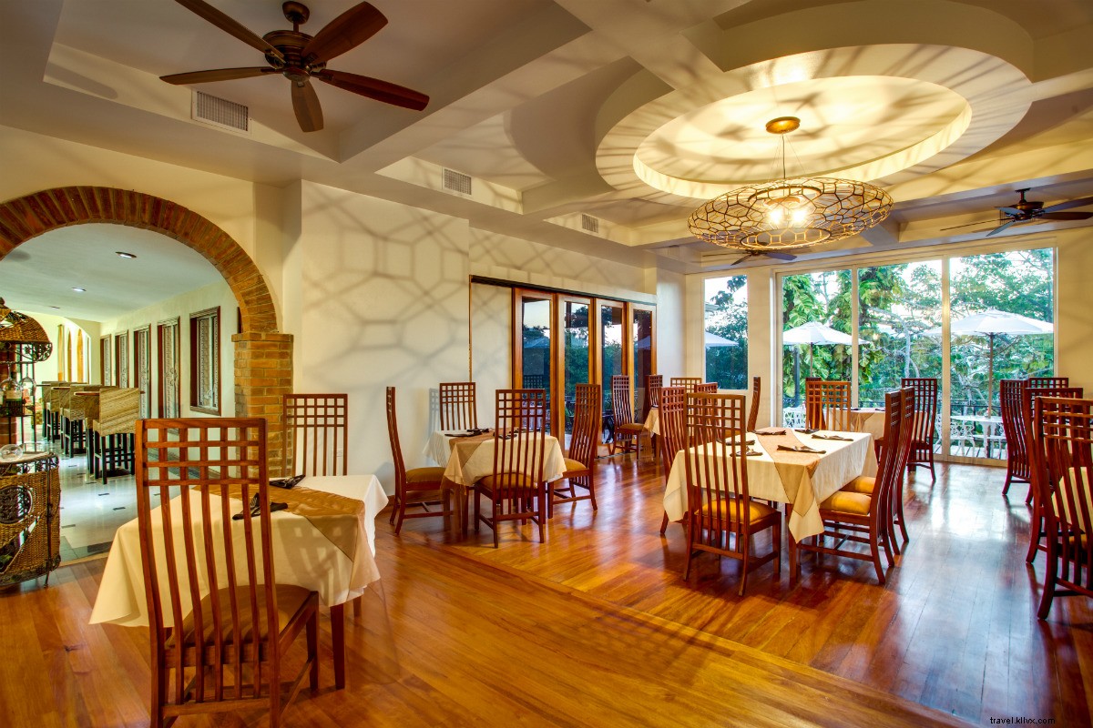 Luxury Jungle Retreat in Belize: Jacuzzi Suites & Gourmet Steakhouse