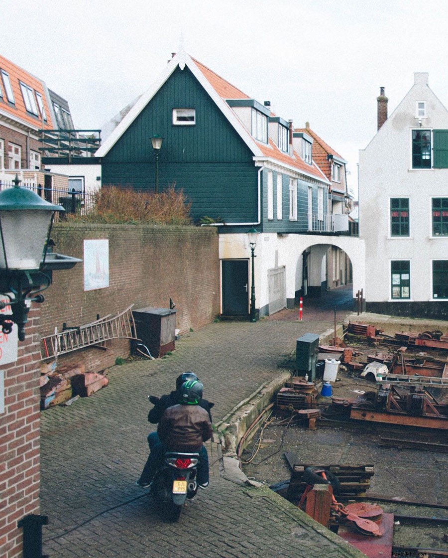 Sisilia Tiseli: Capturing Faraway Wonders in Soothing Hues