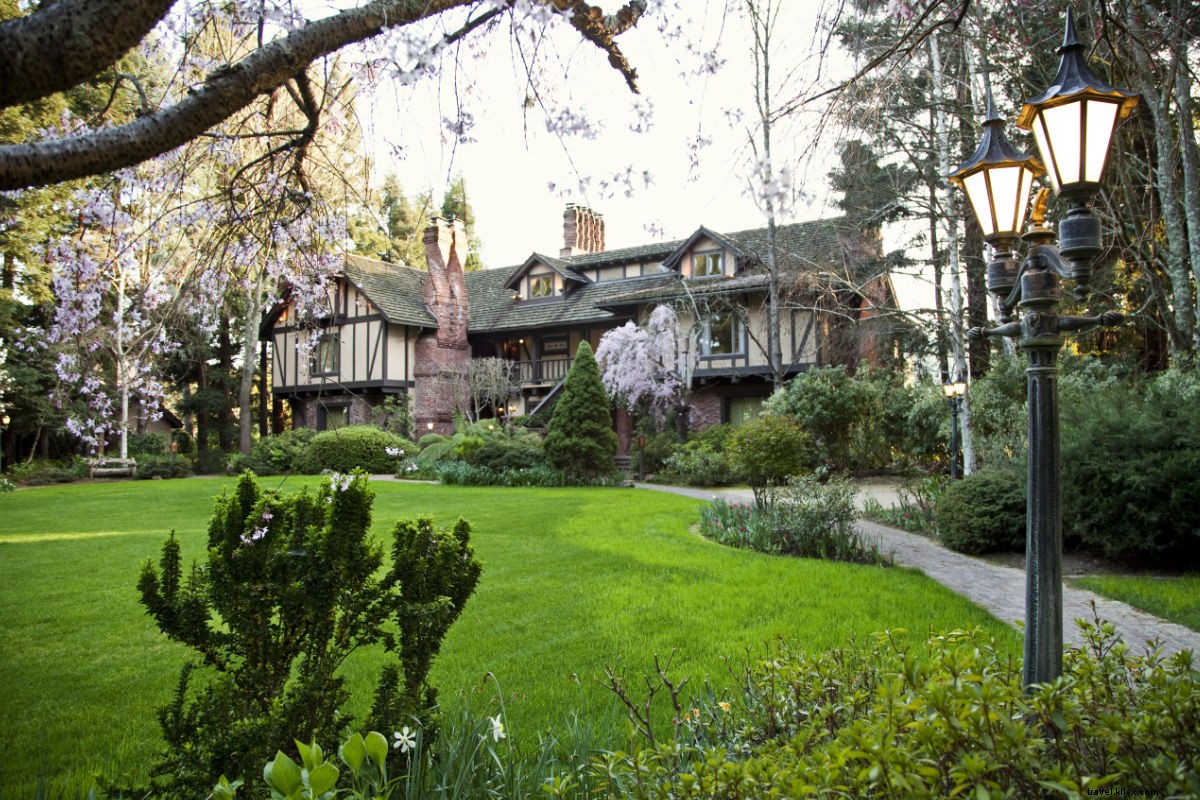 Harvest Inn: Your Cozy Village Retreat in the Heart of Napa Valley