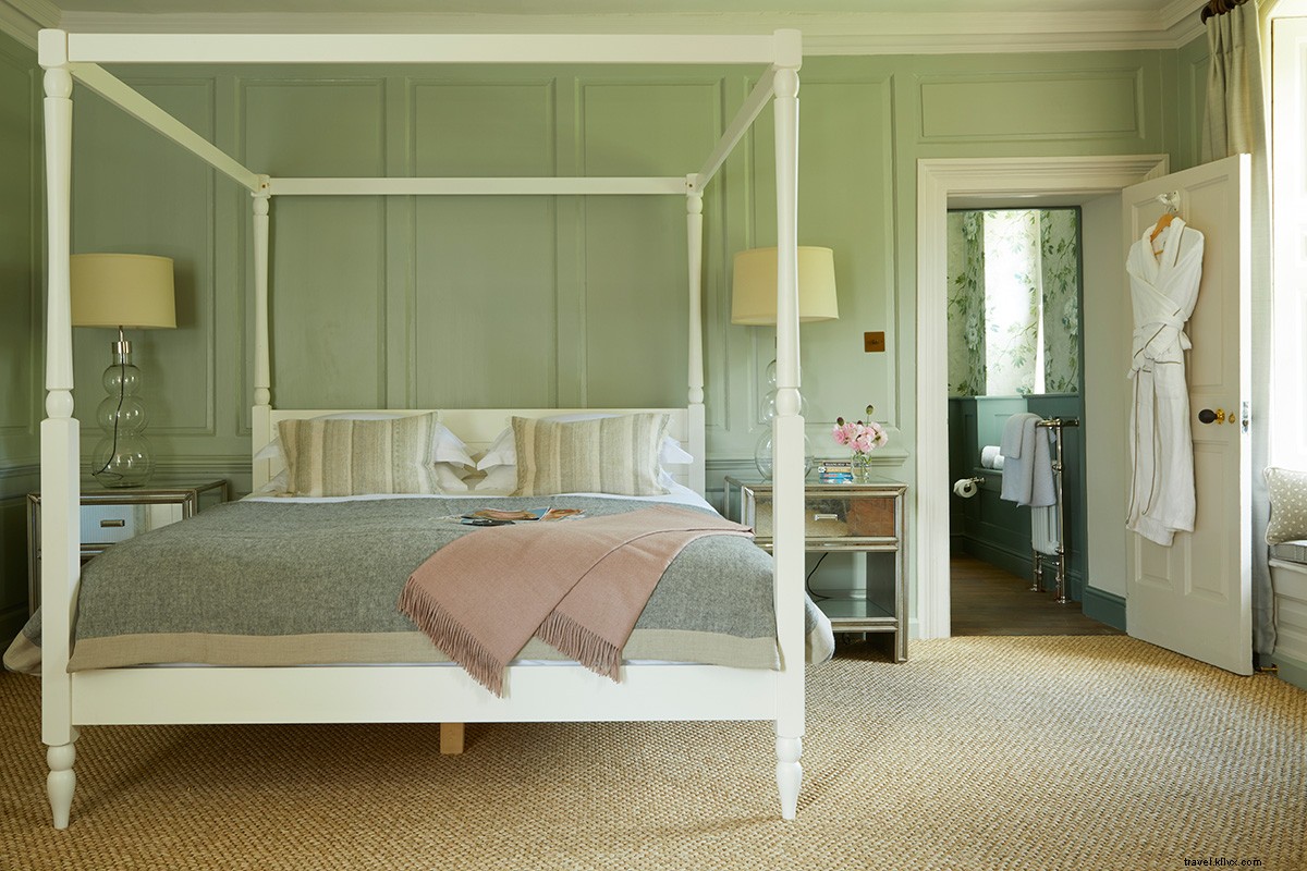 Elegant Cotswolds Inn: Affordable Luxury in England s Charming Countryside