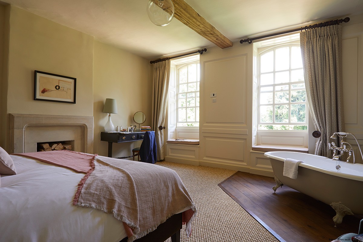 Elegant Cotswolds Inn: Affordable Luxury in England s Charming Countryside