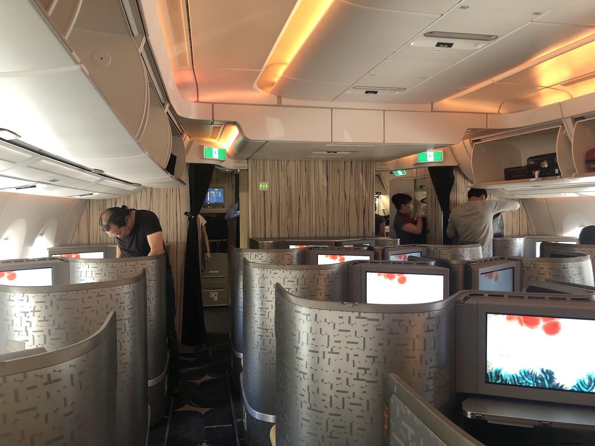 Travel Hacking 101: Proven Strategies to Score Free Flights and Hotel Stays