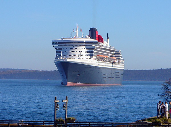 42 Proven Ways to Earn Money While Traveling the World