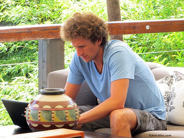 42 Proven Ways to Earn Money While Traveling the World