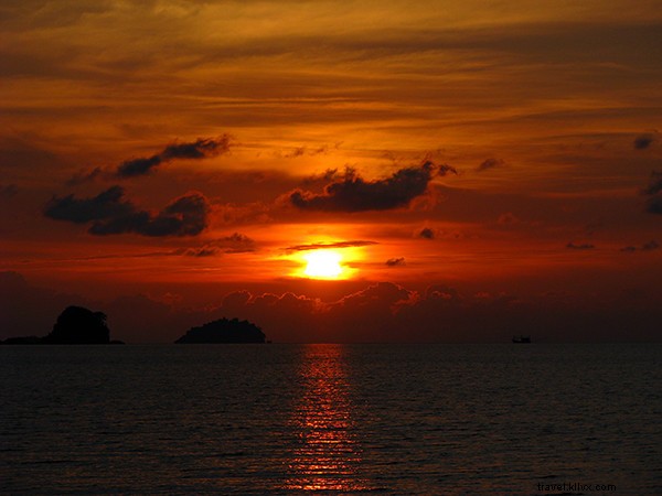 The Hidden Dangers of Traveling Without a Plan: My Terrifying Bangkok Arrival