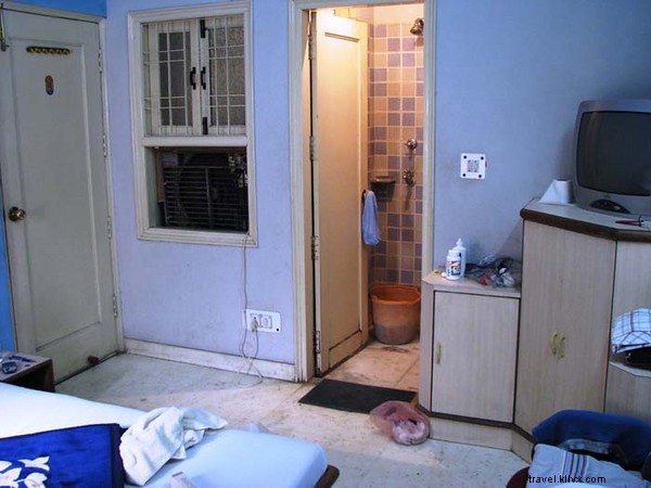 Inside My Trusted Money Clip: Cash, Cards & Everyday Essentials