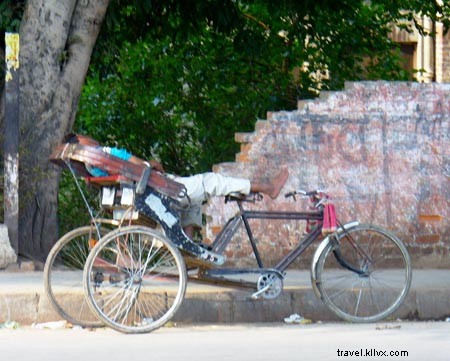 Essential Tips to Avoid Taxi Scams and Overcharges While Traveling