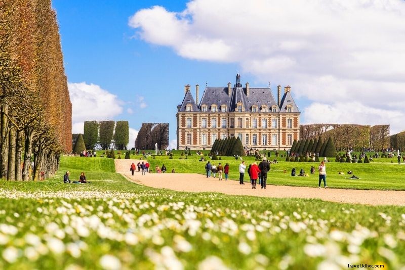 Discover 100 Fun & Unusual Things to Do in Paris, France