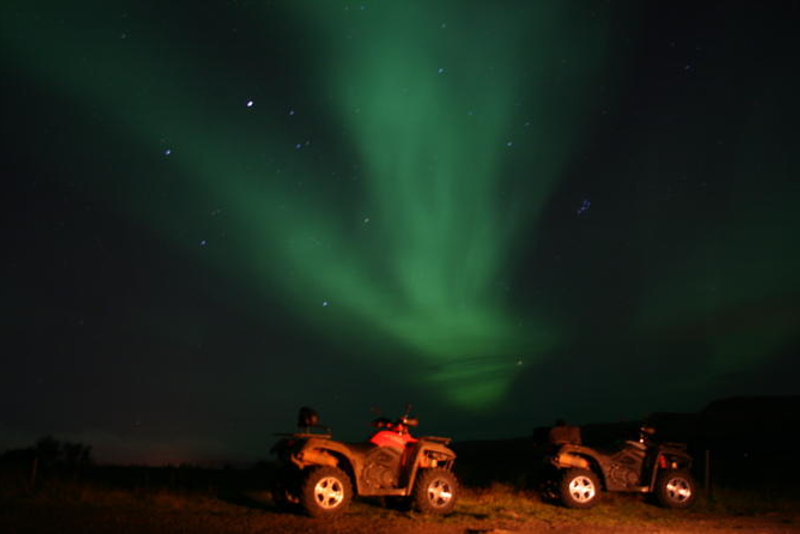 Top 14 Iceland Northern Lights Tours for First-Time Visitors: Unforgettable Aurora Adventures
