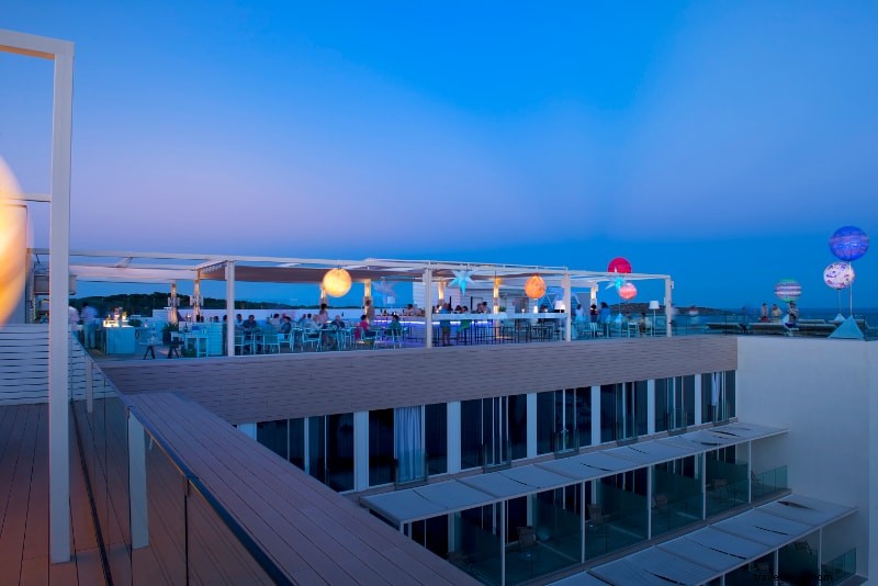 World s 50 Best Rooftop Bars: Stunning Views, Cocktails & Global Hotspots