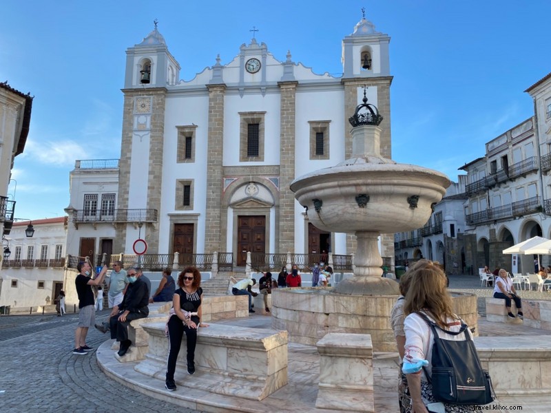 Discover the Historic Plaza in Évora, Portugal