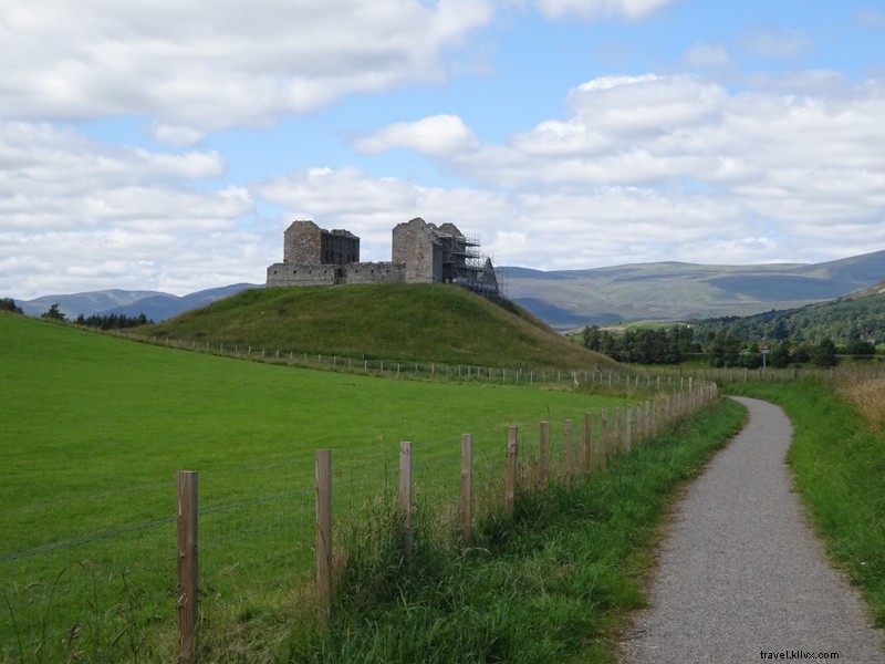 Ruthven Barracks: Scotland s Historic Jacobite Ruins in the Highlands