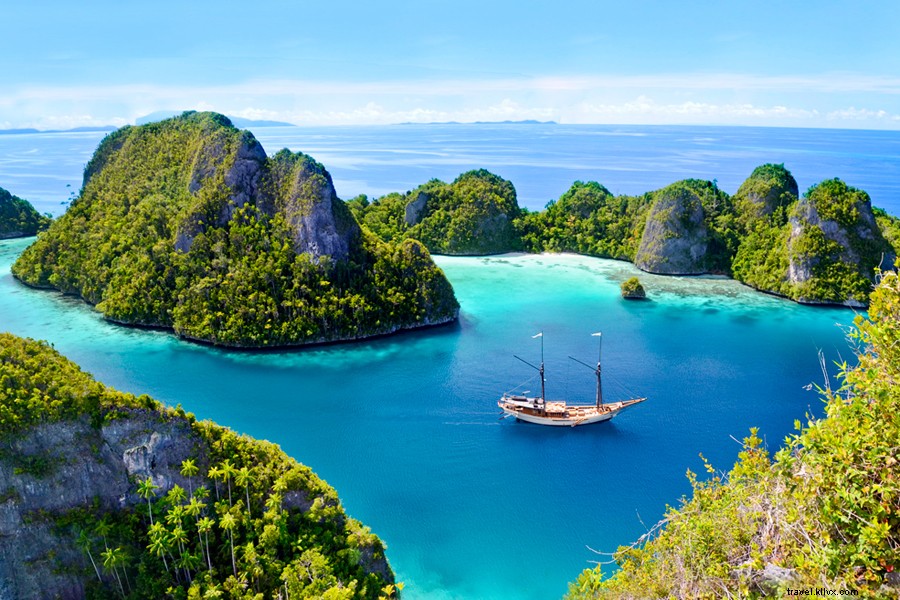 Sailing Paradise: Luxury Yacht Adventure in Indonesia s Raja Ampat