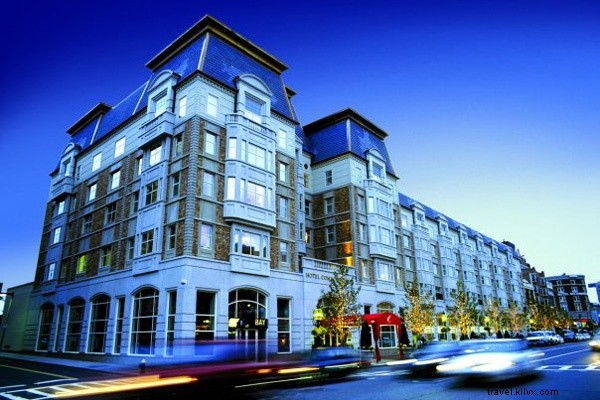 Discover Revitalized Kenmore Square: Premier Pre-Game Spots Near Fenway Park