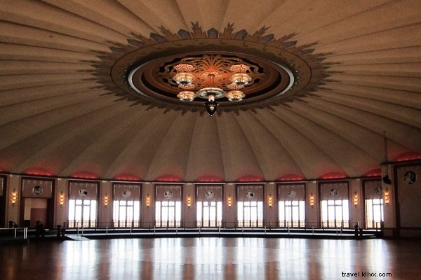 Catalina Island: Where Sunshine Meets Noir Intrigue – A Local s Guide