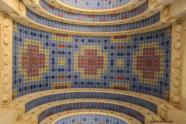 Catalina Island: Where Sunshine Meets Noir Intrigue – A Local s Guide