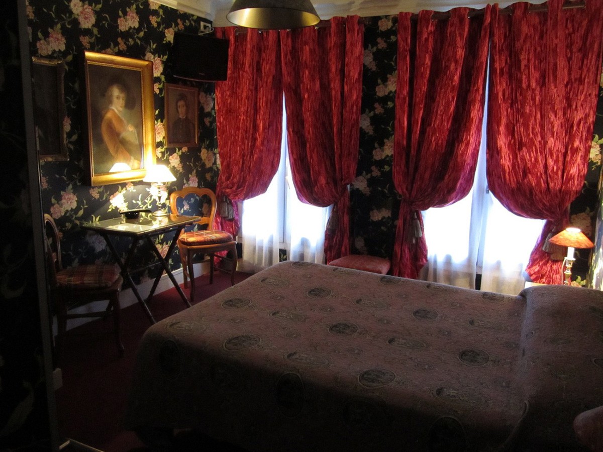 12 Stylish Parisian Budget Hotels Under $200/Night