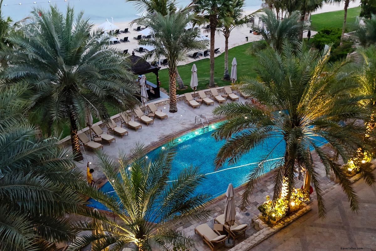 Maximize Your Abu Dhabi Layover: Top Activities, Tips & Itinerary